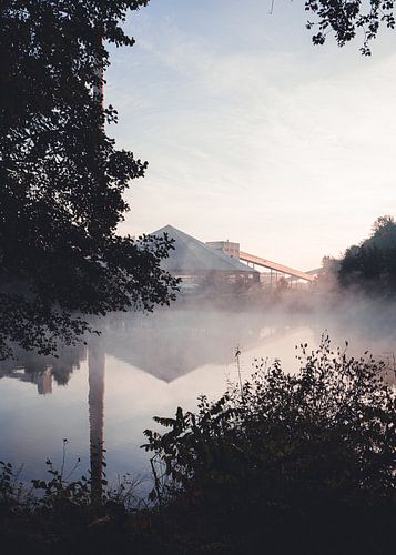 L'usine ENCI dans la brume sur Floor Schreurs