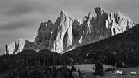Die Geislergipfel (Dolomiten) in Schwarz und Weiß