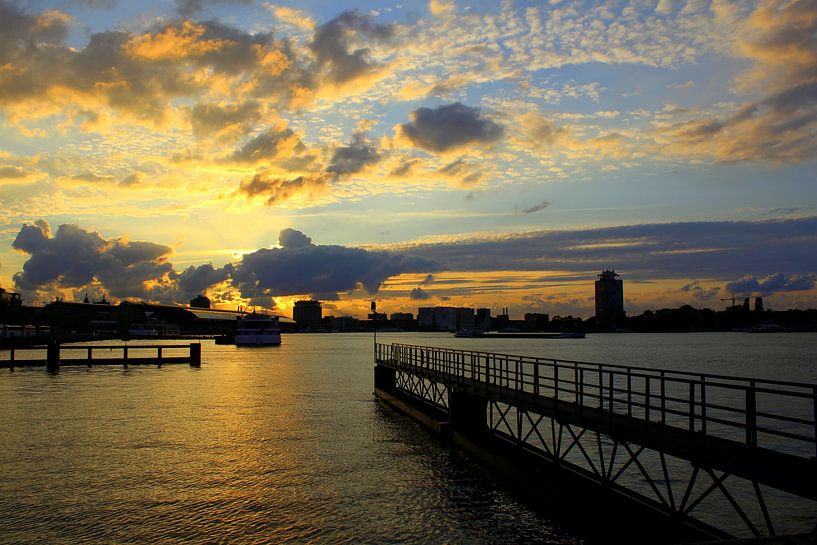 Zonsondergang aan het IJ  van Geert Heldens