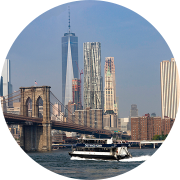 New York, Brooklyn Bridge met zicht op Manhattan.... van Maja Mars
