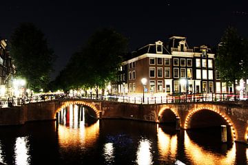 Keizersgracht in Amsterdam at night by Phillipson Photography