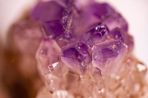 Paarse amethist van dichtbij