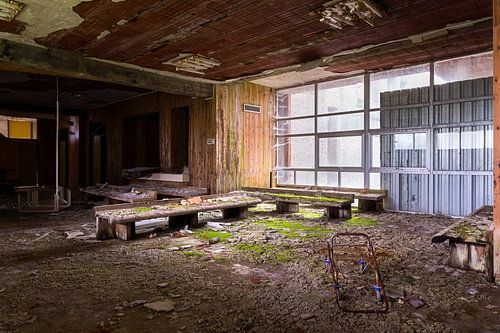 Salle d'attente abandonnée.