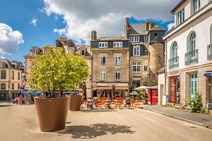 Strassencafe am Place de Marché Couvert in der Altstadt von Vannes, Bretagne