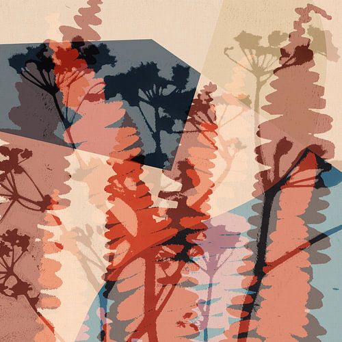 Bloemen en bladeren in terra, lila, blauw en beige.