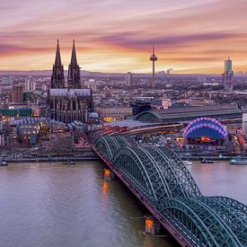 Kölner Skyline bei Sonnenuntergang von Dennisart Fotografie