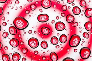 Cercles psychédéliques en rouge et blanc