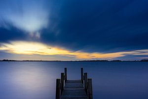 Sonnenuntergang über dem Wasser