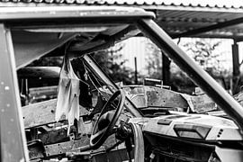 Landrover at the scrapyard by Mariska Knol