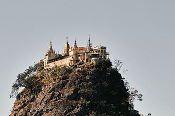 Mount Popa, Myanmar van Marianne Kiefer PHOTOGRAPHY