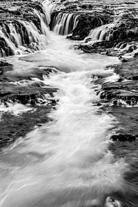 Bruarfoss ist von seinen Farben befreit