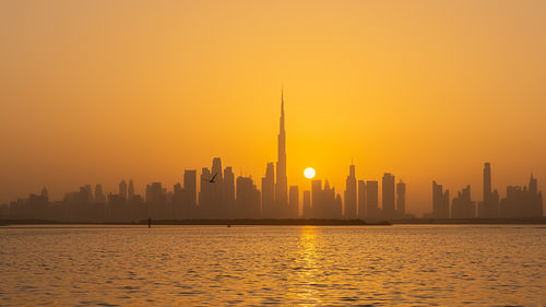 Zonsondergang naast de Burj Khalifa in Dubai