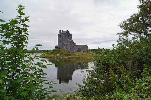 Kasteel Dunguaire staat bij Kinvara in het zuiden van het graafschap Galway in Ierland.