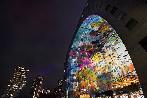 Rotterdam by night : image colorée de l'emblématique Market Hall sur Chihong