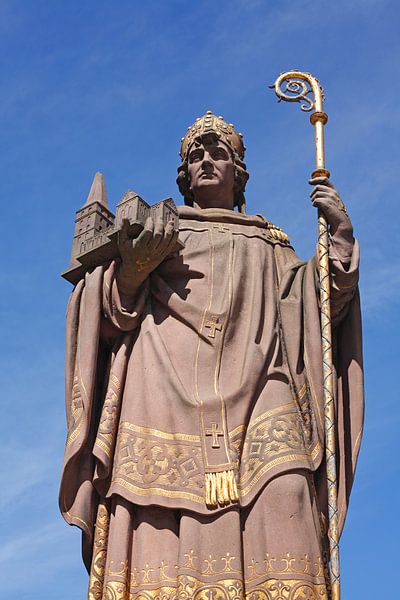 Sculpture du fondateur de la ville, l'archevêque St. Ansgar, Comfort Bridge, Hambourg, Allemagne par Torsten Krüger