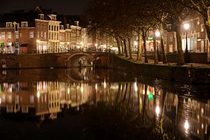 Oudegracht met Zandbrug en Nieuwekade in Utrecht van Donker Utrecht