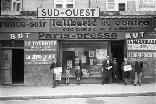 Paris, France, Paris Presse, newsagent, shop, newspapers, books 1946