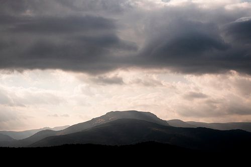 Donkere Wolken boven de Bergen