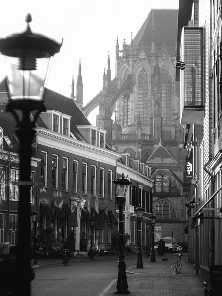 Scène de rue derrière la cathédrale par Mr White Takes Pictures