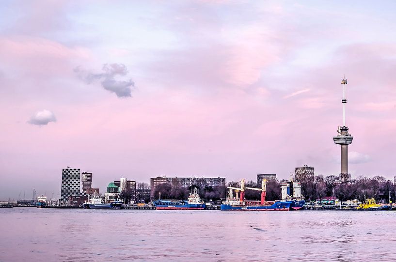 Fleuve, quay et tour a Rotterdam par Frans Blok