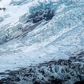 Les gens marchant sur un glacier en Islande sur Thomas Kuipers