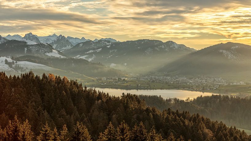 Avondstemming over de Sihlsee met Einsiedeln van Pascal Sigrist - Landscape Photography