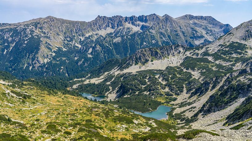 Views over mountain lakes and mountains in Pirin National Park by Jessica Lokker