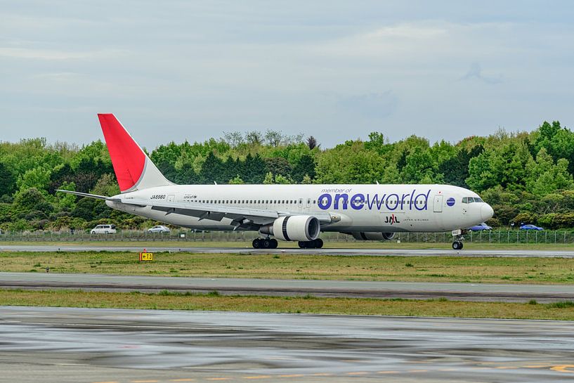 Japan Airlines Boeing 767-300 with One World livery. by Jaap van den Berg