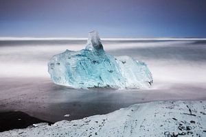 Eisblock am Strand von Jokulsarlon von Robert Meerding