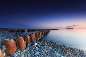 Buhnen im Sonnenuntergang am Strand von Rügen