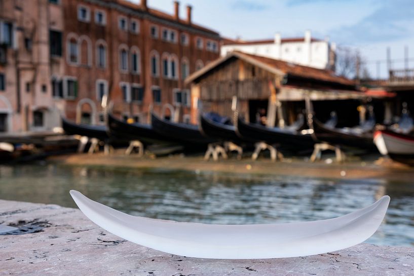 Glass gondola in Venice van Andreas Müller