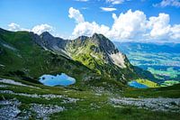 Zonnig uitzicht op de meren van de Gaisalp