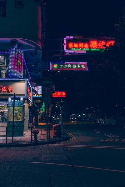 Neon lichten in Hong Kong, China van Michael Bollen