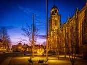Der Grotekerkhof in Deventer in weihnachtlicher Atmosphäre während der blauen Stunde von Bart Ros Miniaturansicht