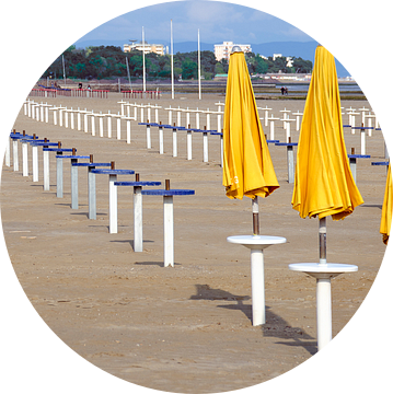 Strand in Grado van Leopold Brix