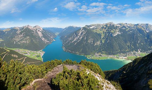 prachtig uitzicht vanaf de bergtop Barenkopf op het Achensee meer en