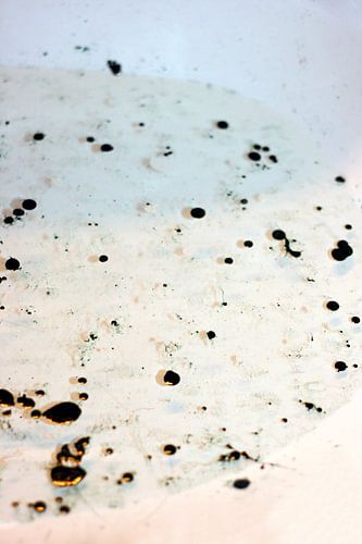 Colour-bearing coatings