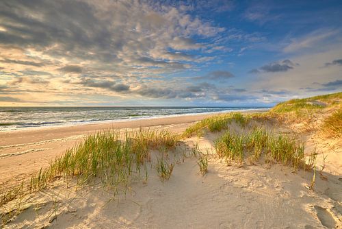 Avondlicht op het Noordzeestrand van Jenco van Zalk