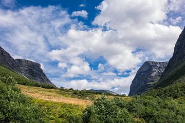 Mountains in Norway van Rico Ködder