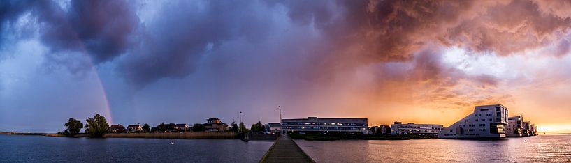 Stormachtige zonsondergang  4de kwadrant Huizen van Vincent Snoek