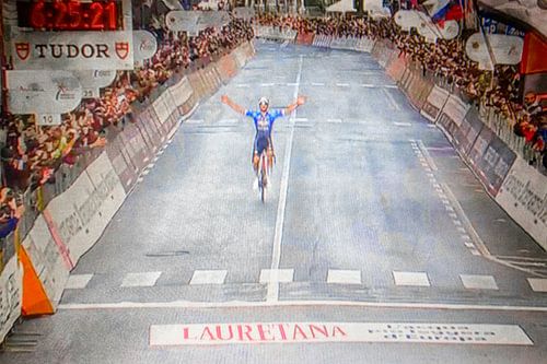Mathieu Van der Poel gagne Milan-San Remo (version réelle) sur Studio Koers