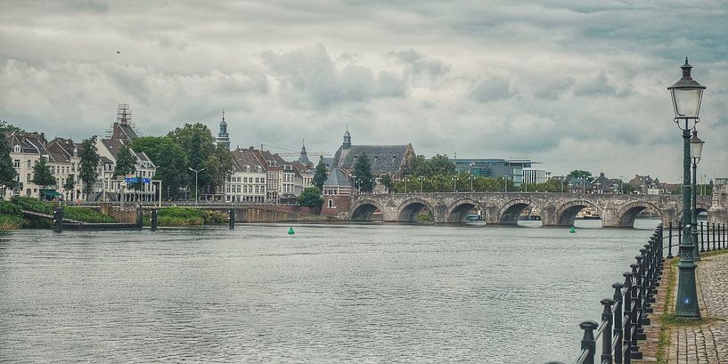Maastricht and Saint Servatius bridge by Rob van der Pijll