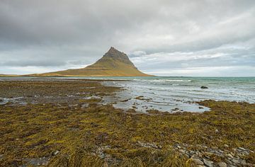 Kirkjufell (Island) von Marcel Kerdijk