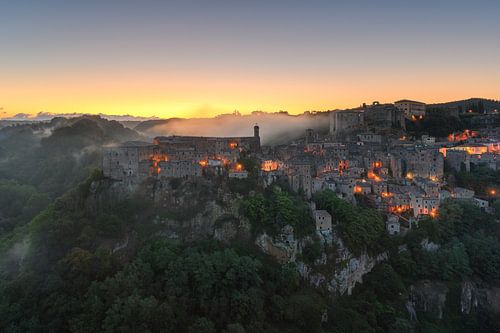 Sorano bei Sonnenaufgang