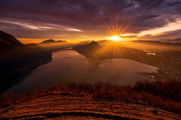 Zonsondergang bij het Meer van Lugano - Zwitserland