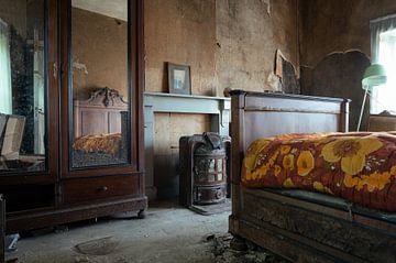 De slaapkamer van een verlaten huis van Tim Vlielander