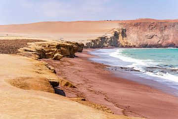 Playa Roja (plage rouge) à Paracas, Pérou sur Pascal van den Berg