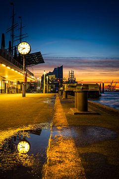 Lever de soleil sur les débarcadères de Hambourg