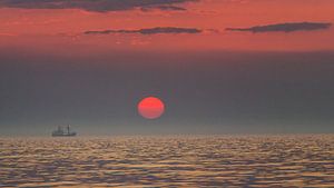 Vissersboot bij zonsondergang van KCleBlanc Photography