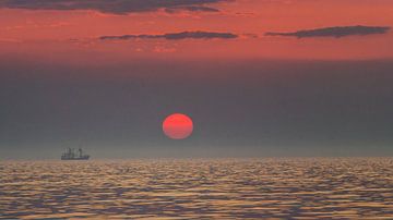 Vissersboot bij zonsondergang van KCleBlanc Photography